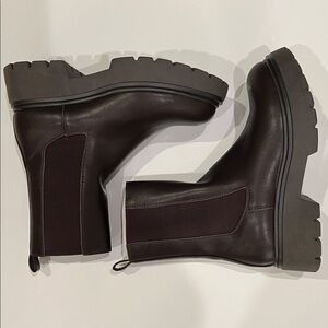 Steve Madden Pull on Chelsea Ankle Boot platform lug, brown